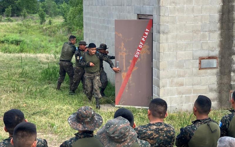 Ejército de Guatemala fortalece sus capacidades de reacción mediante entrenamiento coordinado con la Guardia Nacional de Arkansas