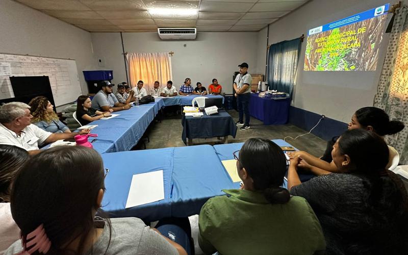 Instruyen a jóvenes del Servicio Cívico para apoyar el desarrollo rural en Zacapa