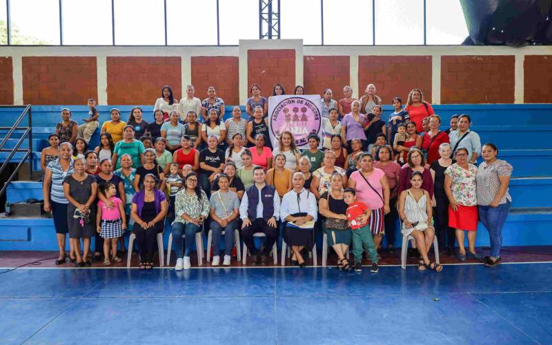 Un techo para sus sueños: mujeres jutiapanecas construyen esperanza con ladrillos de dignidad