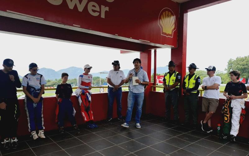Niños aficionados a carreras reciben formación vial de PROVIAL