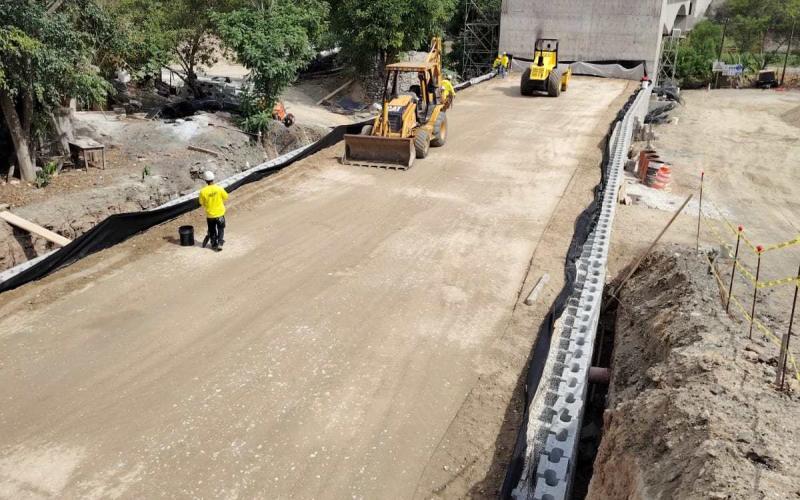 CIV construye accesos al puente Chitomax