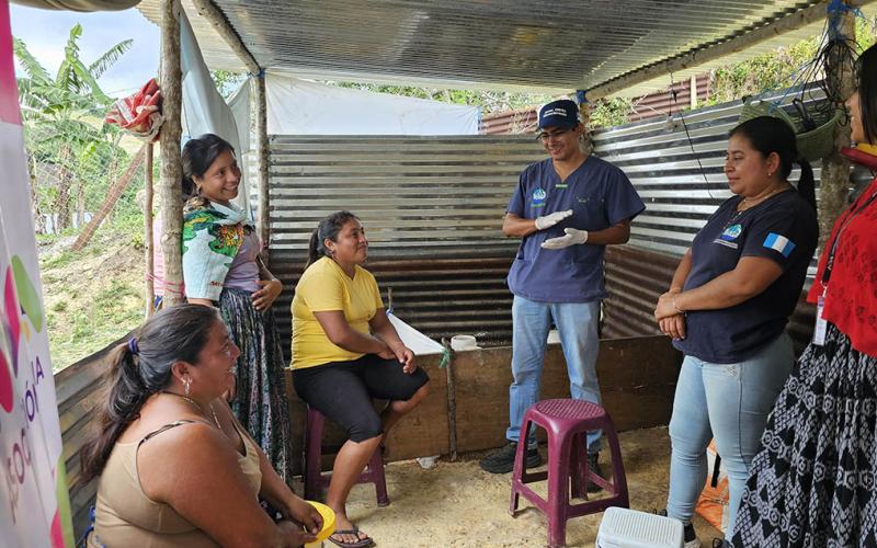 Brindan capacitación acerca del manejo y la sanidad avícola