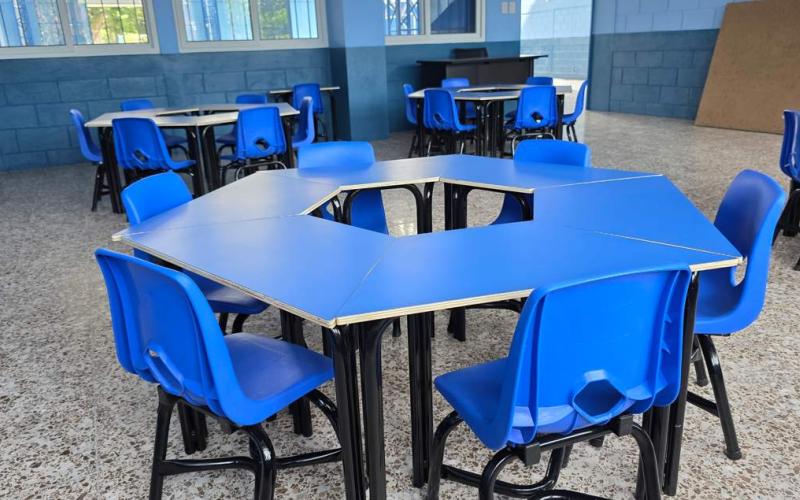 UCEE entrega mobiliario escolar para mejorar los entornos de aprendizaje en San Marcos