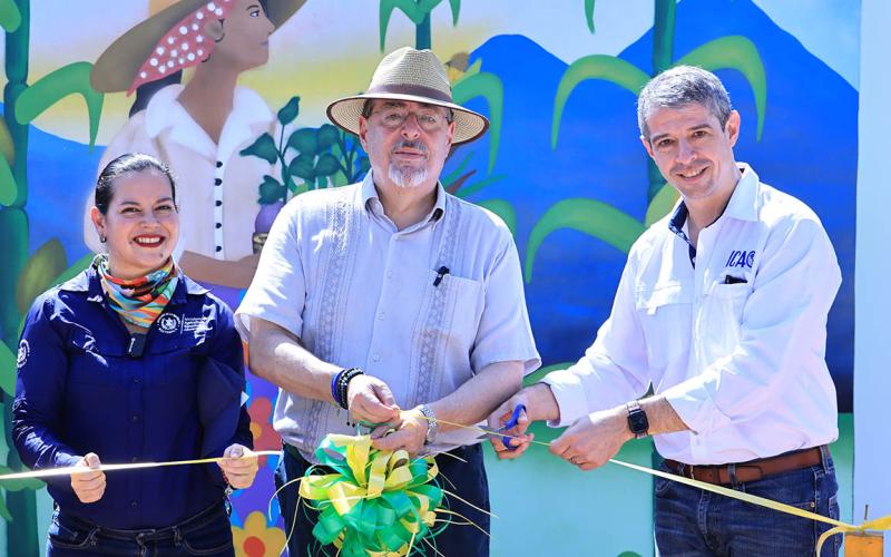 Inauguran moderno centro de investigación agrícola en Suchitepéquez