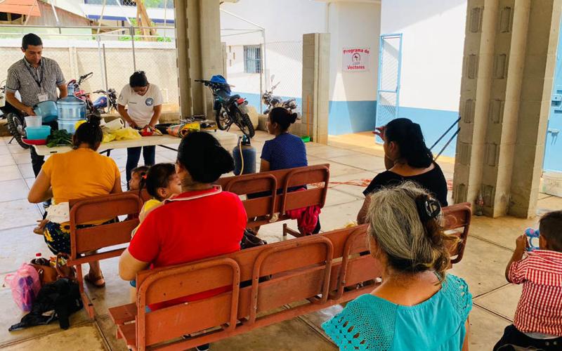 Mujeres son capacitadas para mejorar su alimentación con productos locales