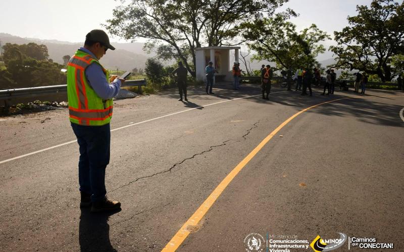 Supervisión técnica en Santa María de Jesús busca soluciones seguras para restablecer el paso vehicular 