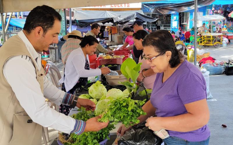 Pachalum celebra su primera Feria del Agricultor
