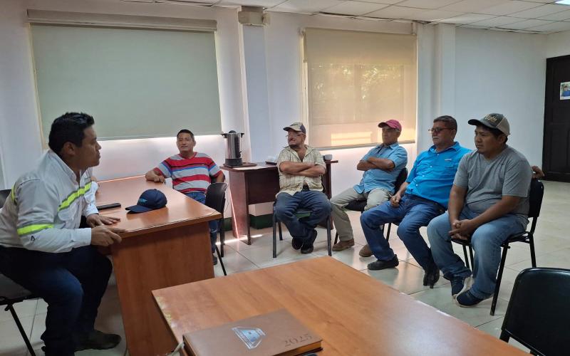  Reunión con representantes de los Consejos Comunitarios de Desarrollo (Cocodes) del municipio, reafirmando su compromiso de trabajar con un enfoque participativo y territorial.