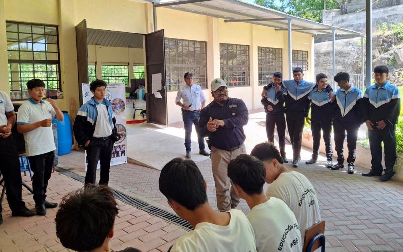 Jóvenes fortalecen conocimientos agrícolas 