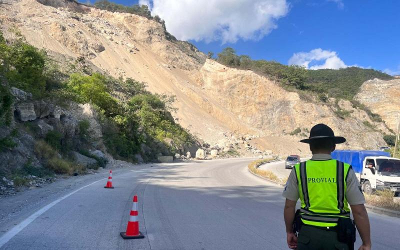 PROVIAL habilita carril reversible en el km 66 de la ruta al Atlántico tras derrumbe