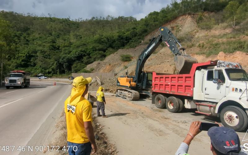 Covial trabaja para liberar la vía CA-9 Norte tras derrumbe 