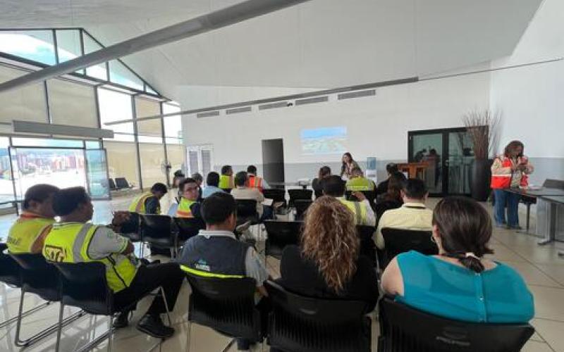 Seguridad que conecta al mundo: La Aurora une a su comunidad aeronáutica en pro de vuelos más confiables