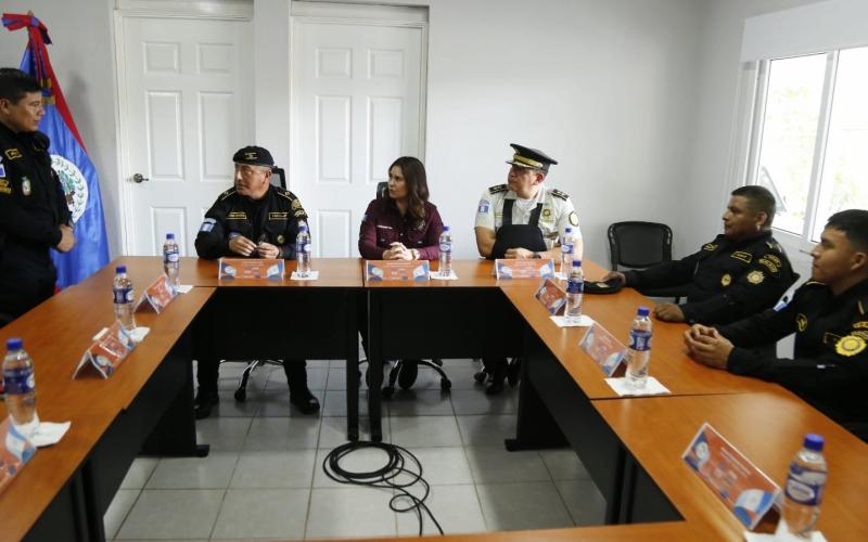 Viceministra Palencia supervisa labor policial en Petén