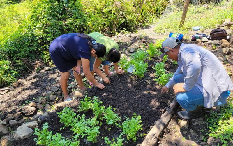 Agricultores de Chiquimula beneficiados con nuevos huertos comunitarios 