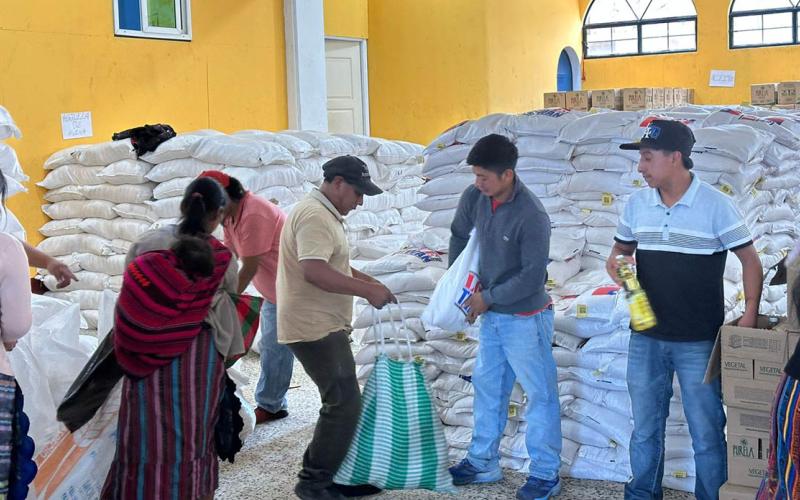 Entregan raciones alimentarias en Quiché, Petén y Chimaltenango