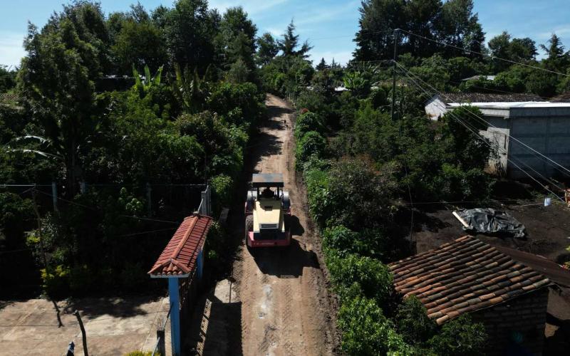 Convoyes del Fondo Social de Solidaridad mejoran caminos rurales en Jalapa y Quiché