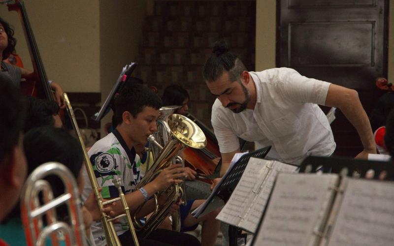 Escuelas y Conservatorios
