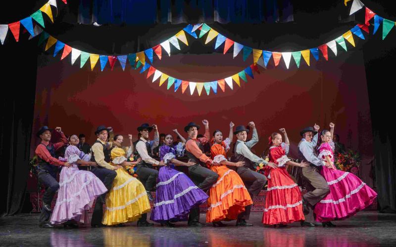Ballet Moderno y Folklórico 