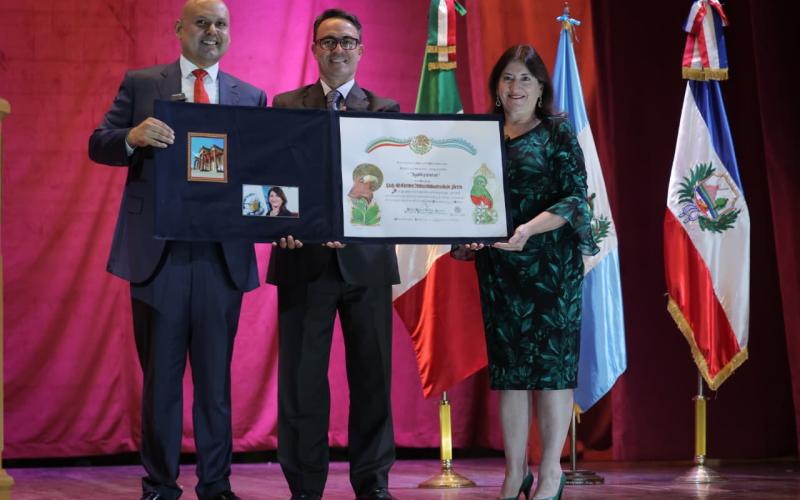 premio “Águila y Quetzal”