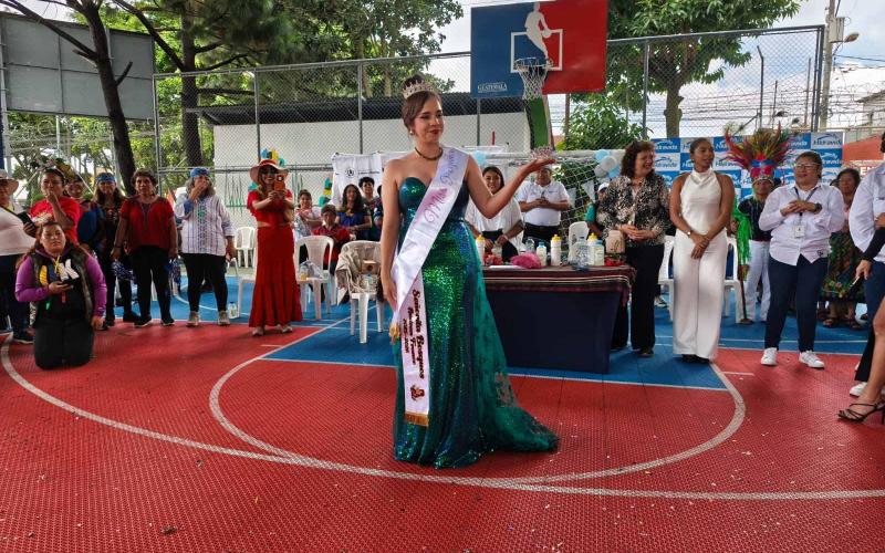 Reina del Programa Sustantivo Mujer 