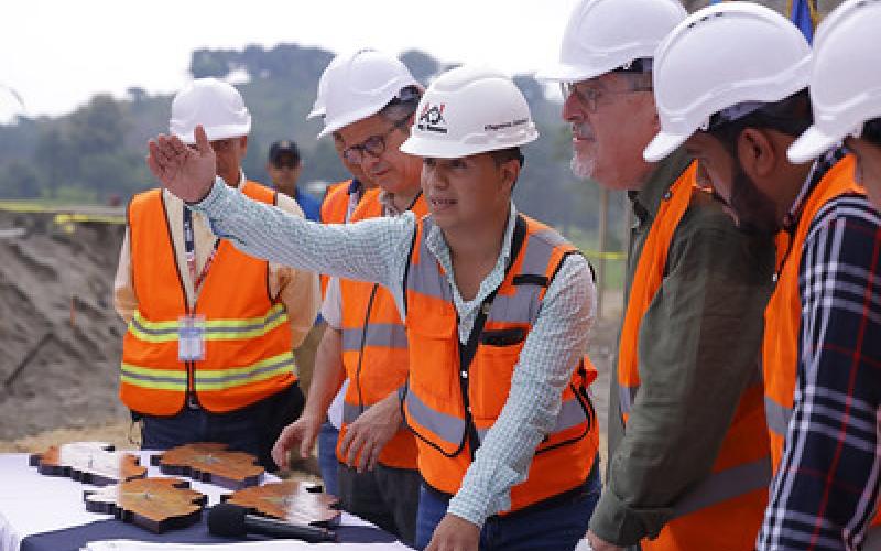 Presidente Bernardo Arévalo supervisa construcción del CAIMI