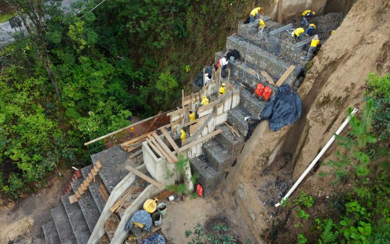 Covial protege carretera con muro de gaviones en la RN-15