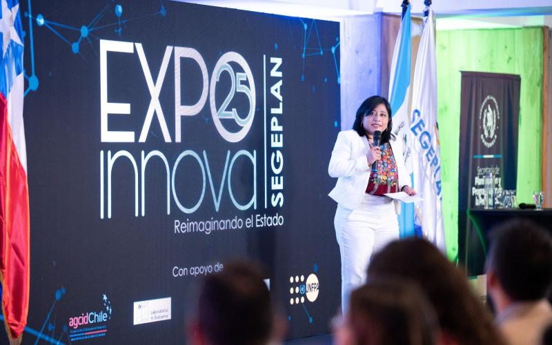 Wendy Sánchez, subsecretaria de Planificación y Programación, fue una de las moderadoras en Expo Innova 2025.