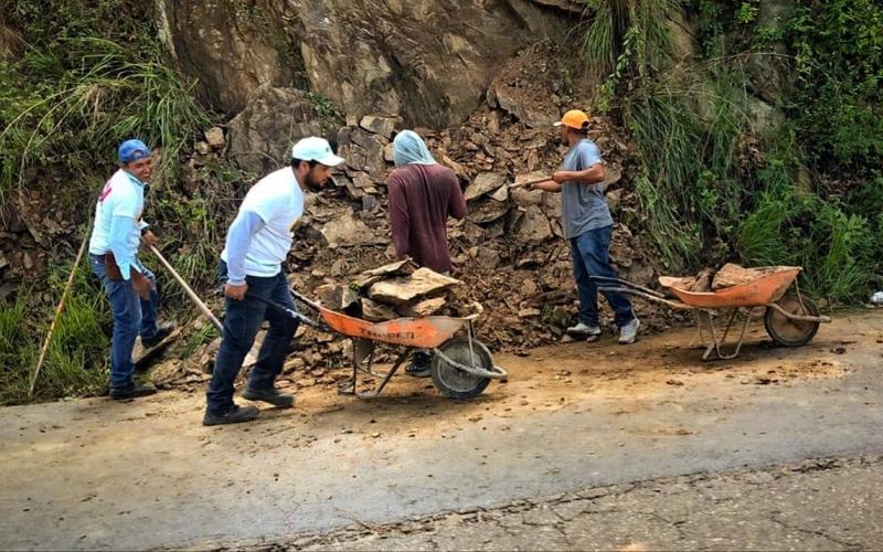 Restablecido el paso vehicular tras remoción de rocas en la Ruta RN-05
