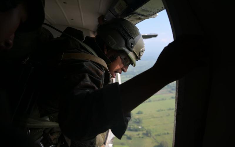 Ejército de Guatemala refuerza presencia en la línea divisoria Guatemala–México mediante operación aerotransportada y operaciones de seguridad.