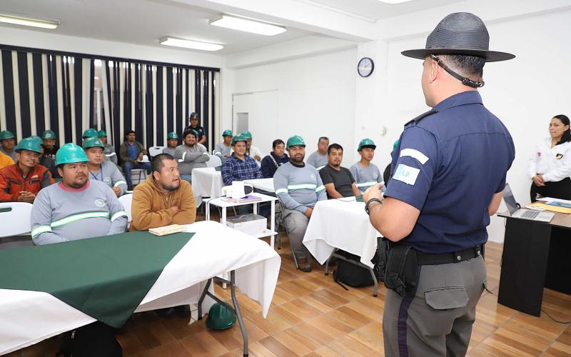 Menos accidentes, más seguridad: PROVIAL forma a pilotos de INTERFISA