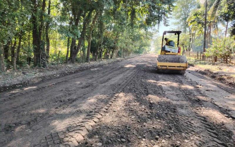 CIV mejora camino entre Suchitepéquez y Escuintla para fortalecer la movilidad de las comunidades rurales