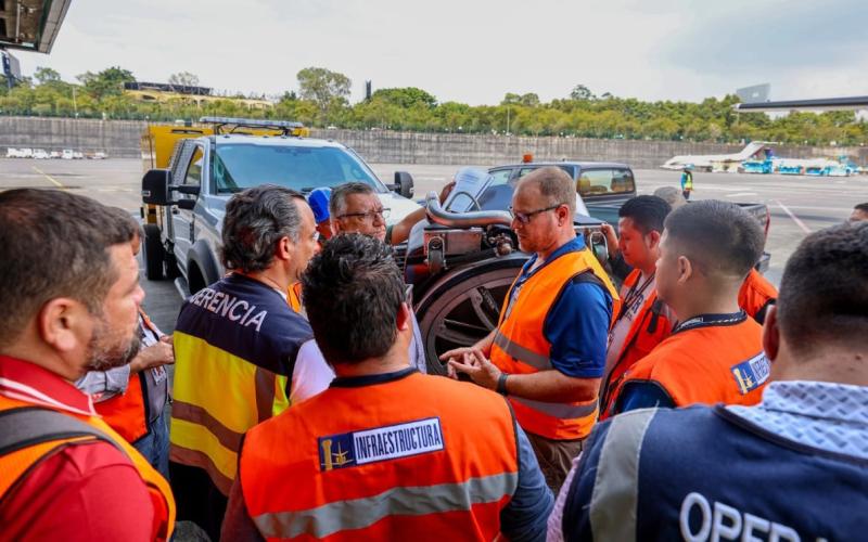 El entrenamiento es impartido por los especialistas Rubén Yazbek y Ben Jenkins, representantes de la empresa Cyclone Technology, fabricante de la máquina. 