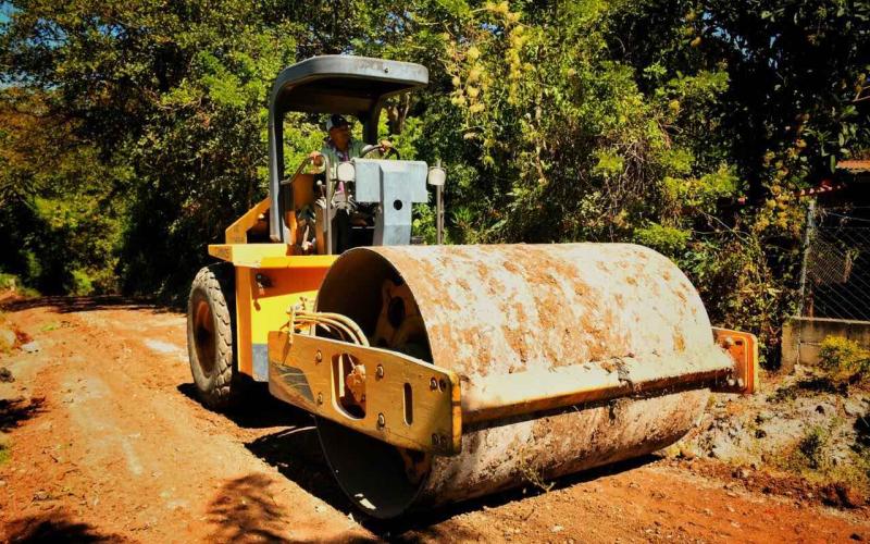 Caminos mejora rutas de oriente que benefician a más de 8 mil habitantes