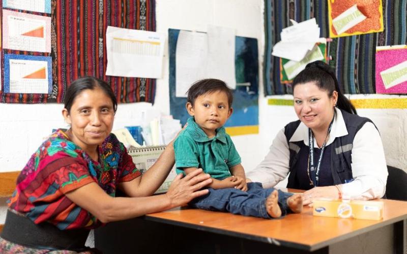 El Ministerio de Desarrollo Social (Mides) finaliza el año aumentando el número de beneficiarios del Programa Bono Social. En 2023 registraba a 82 mil 784 familias, este 2025 cierra con un aproximado de 180 mil familias beneficiadas, lo que representa un aumento de más del 100%. 
