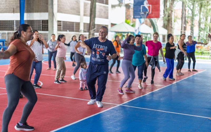 Niños, niñas, adolescentes y adultos disfrutaron del Curso de Vacaciones. 