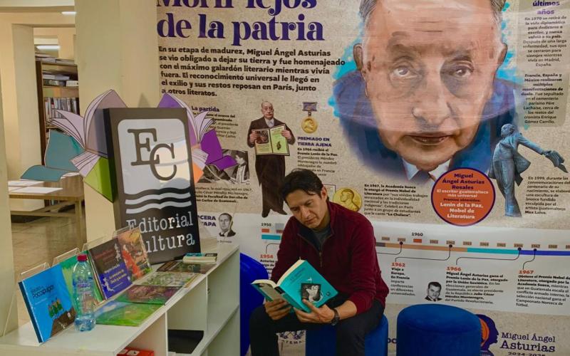 escritor mexicano Iván Uriel Atanacio Medellín