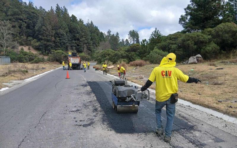 Bacheo mejora el acceso a la cabecera municipal de Concepción Tutuapa