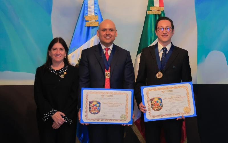Reconocen a autoridades mexicanas en Guatemala por su labor consular. 
