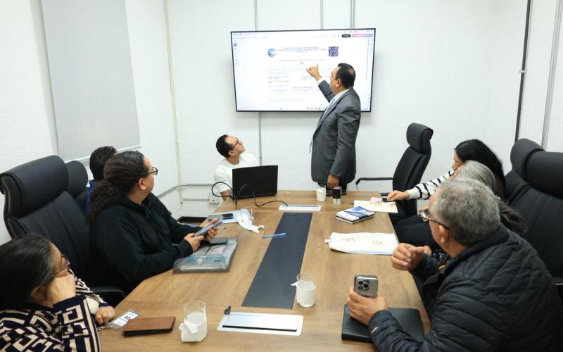 Pasajeros locales y extranjeros se benefician de coordinación de acciones para mejorar transporte turístico en Antigua