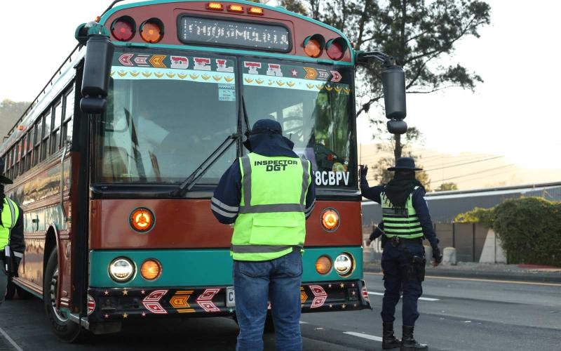 Operativo de la DGT y PROVIAL detecta buses con documentos vencidos y sobrecarga