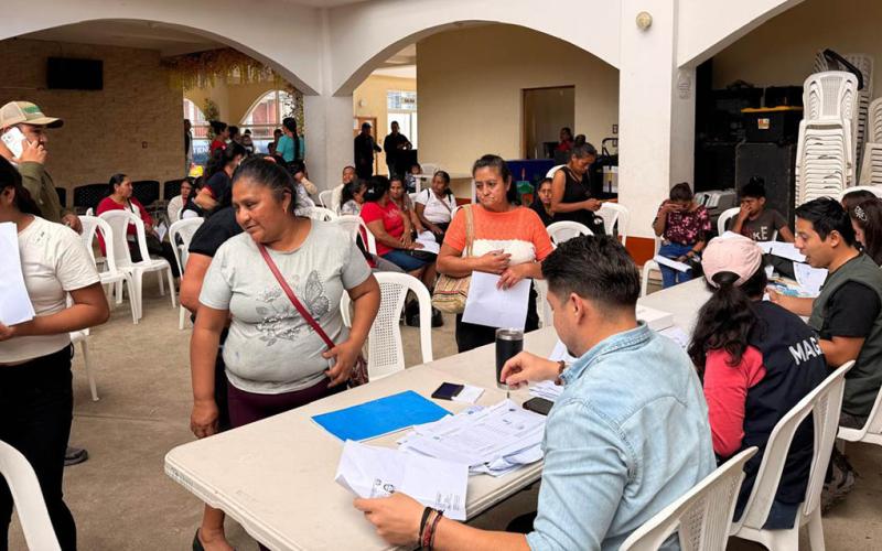 Entrega de kits productivos fortalece los huertos familiares