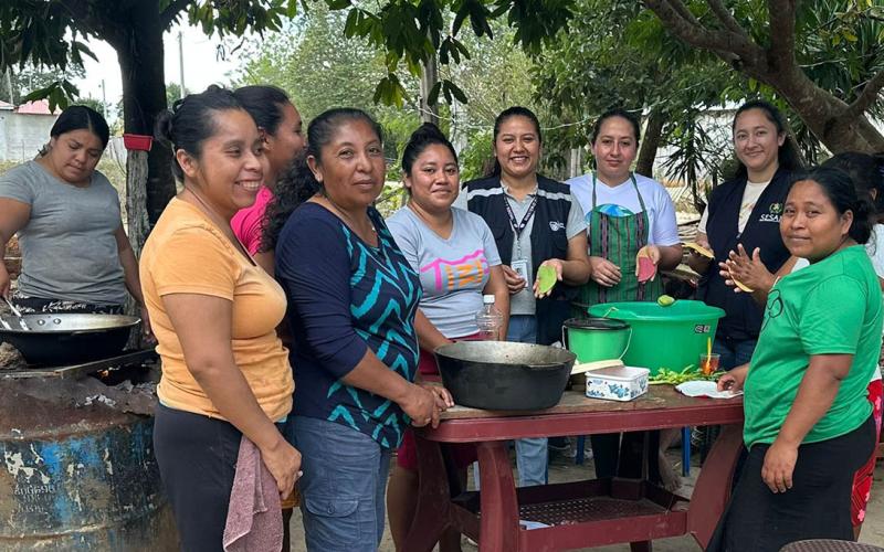 Familias rurales aprenden a preparar alimentos saludables