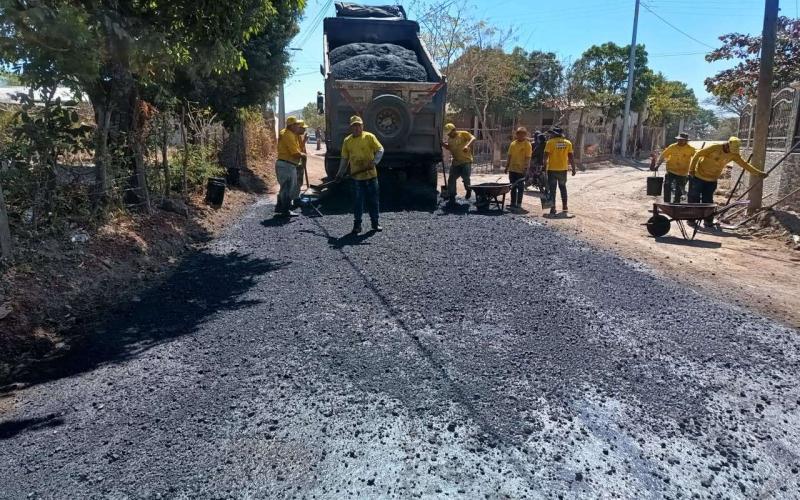 Bacheo en Agua Blanca mejora el tránsito y facilita la vida de los jutiapanecos