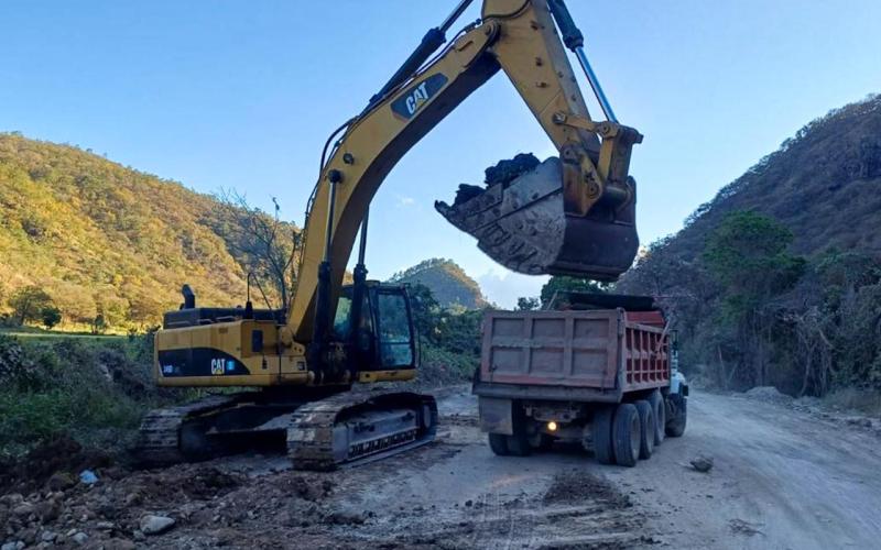 Terminamos con los trabajos de mantenimiento de terracería en San Carlos Alzatate 