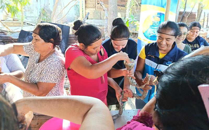 Capacitan a familias de San José en inocuidad y transformación de productos