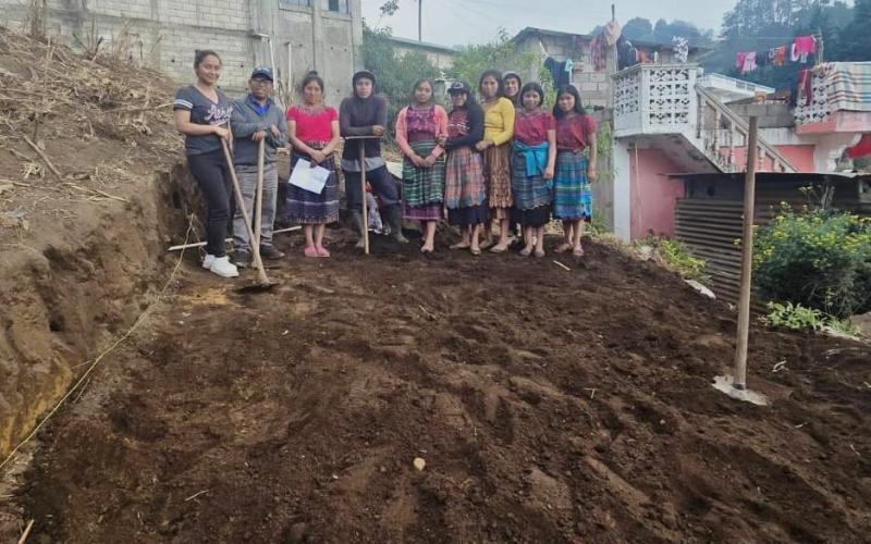 Establecen parcelas demostrativas y macrotúnel en Quetzaltenango