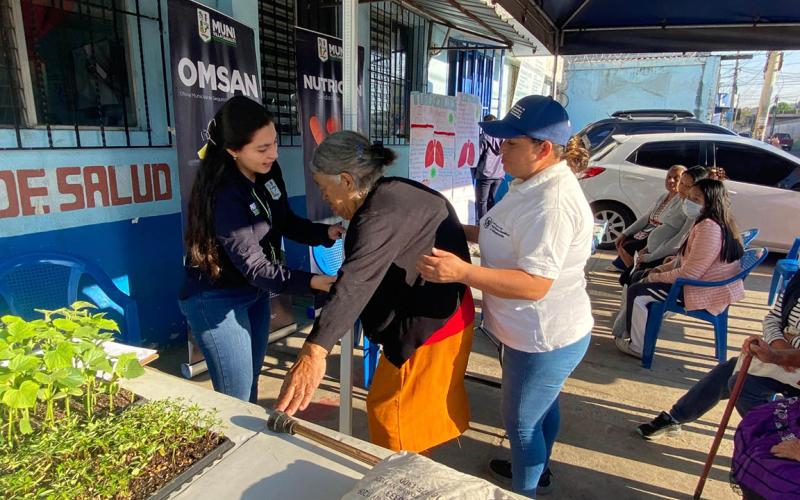 Entrega de pilones impulsa nutrición de adultos mayores