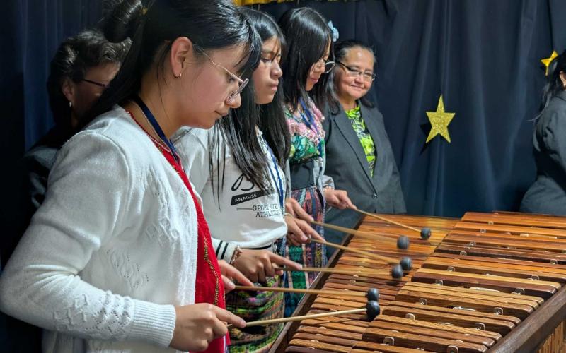Marimba Femenina de Concierto inspira a jóvenes de Sololá en el marco del Día de la Mujer