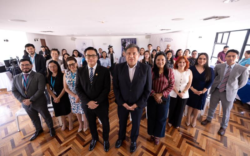 Participantes en el lanzamiento del canal de denuncias administrativas de SEGEPLAN
