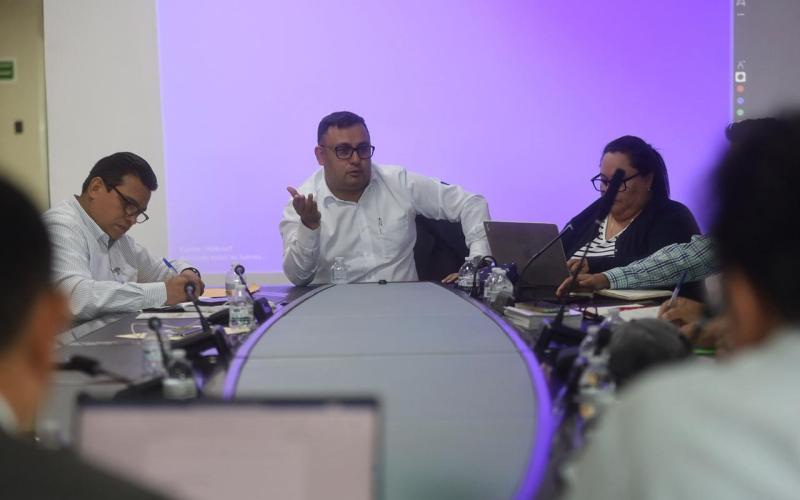 Autoridades y transportistas buscan agilizar permisos y mejorar la logística